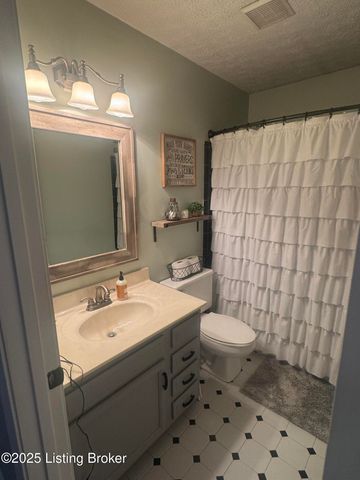 10110 Lanson Ct, Louisville, KY 40272