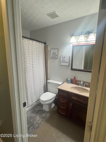 10110 Lanson Ct, Louisville, KY 40272