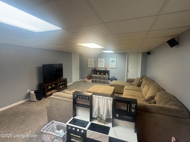 10110 Lanson Ct, Louisville, KY 40272