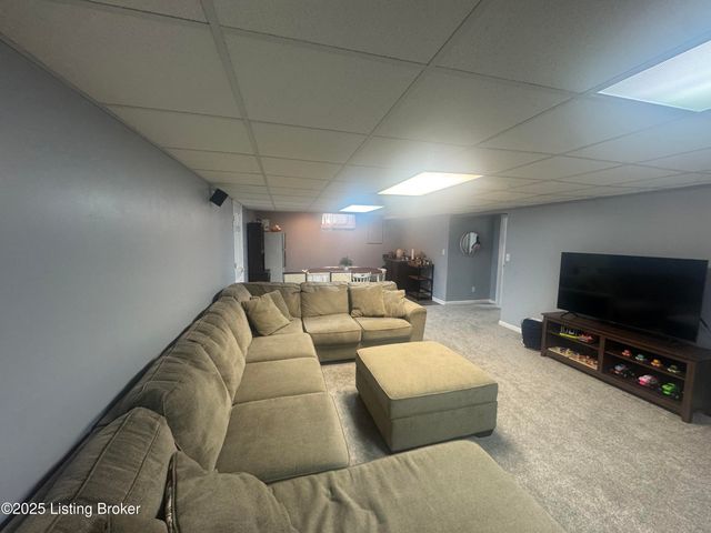 10110 Lanson Ct, Louisville, KY 40272