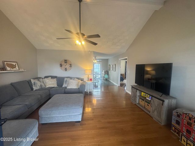 10110 Lanson Ct, Louisville, KY 40272