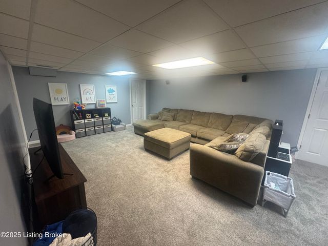 10110 Lanson Ct, Louisville, KY 40272