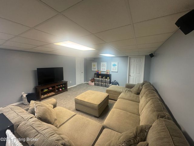 10110 Lanson Ct, Louisville, KY 40272