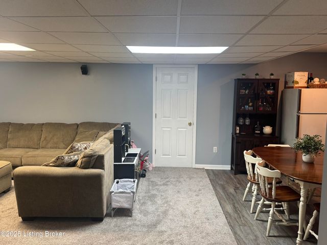 10110 Lanson Ct, Louisville, KY 40272