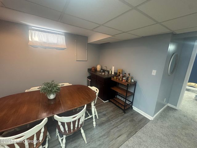 10110 Lanson Ct, Louisville, KY 40272