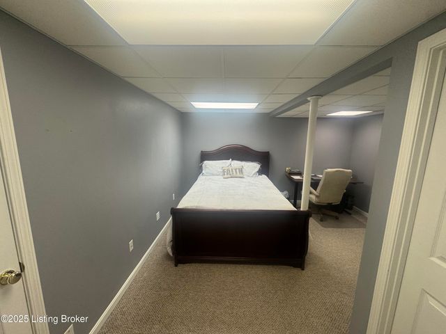 10110 Lanson Ct, Louisville, KY 40272