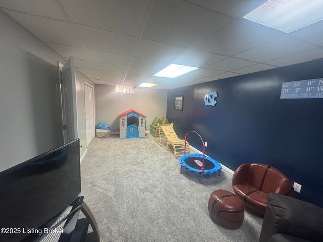 10110 Lanson Ct, Louisville, KY 40272