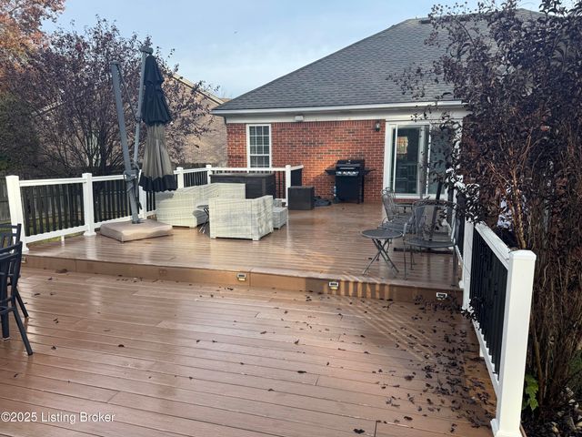 10110 Lanson Ct, Louisville, KY 40272