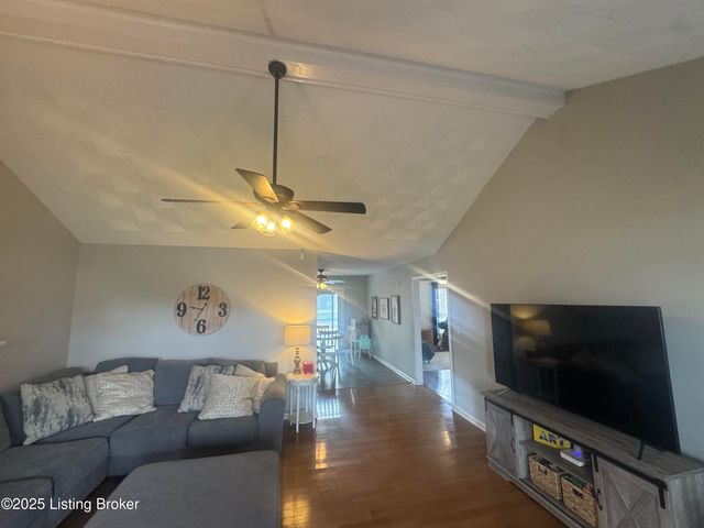 10110 Lanson Ct, Louisville, KY 40272