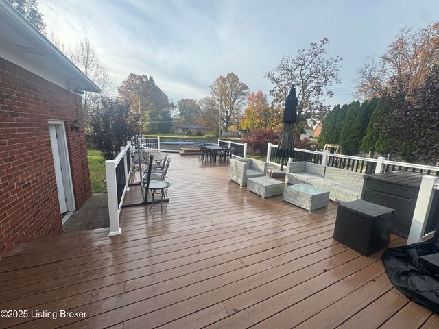 10110 Lanson Ct, Louisville, KY 40272