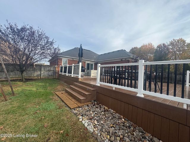 10110 Lanson Ct, Louisville, KY 40272