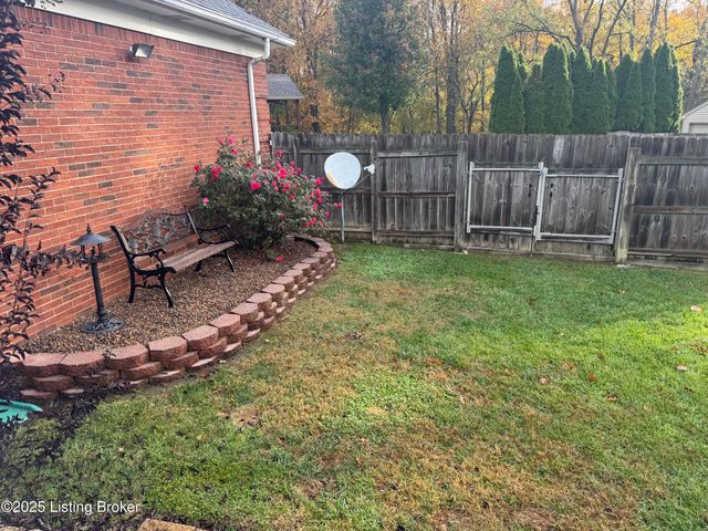 10110 Lanson Ct, Louisville, KY 40272