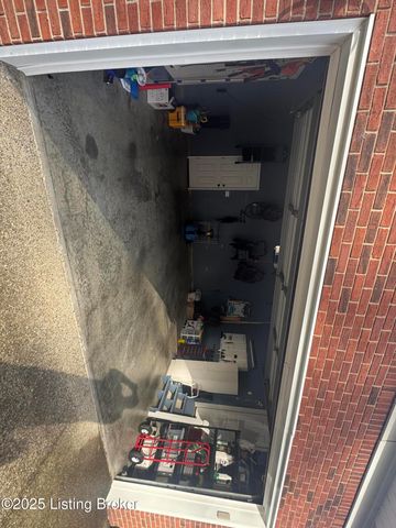 10110 Lanson Ct, Louisville, KY 40272