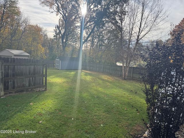 10110 Lanson Ct, Louisville, KY 40272