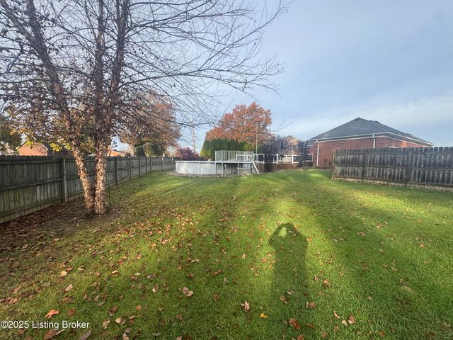 10110 Lanson Ct, Louisville, KY 40272