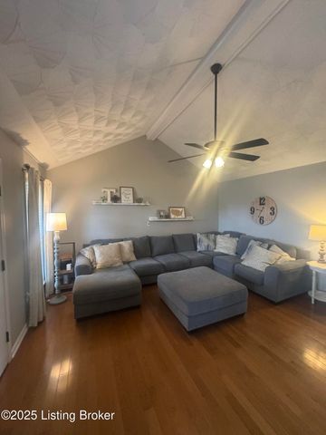 10110 Lanson Ct, Louisville, KY 40272