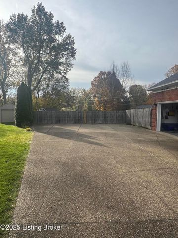 10110 Lanson Ct, Louisville, KY 40272