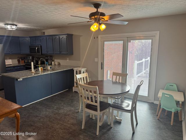 10110 Lanson Ct, Louisville, KY 40272