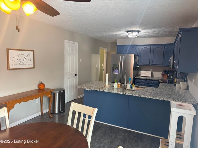 10110 Lanson Ct, Louisville, KY 40272