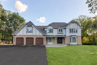 71 Crestview Drive, Oswego, IL 60543