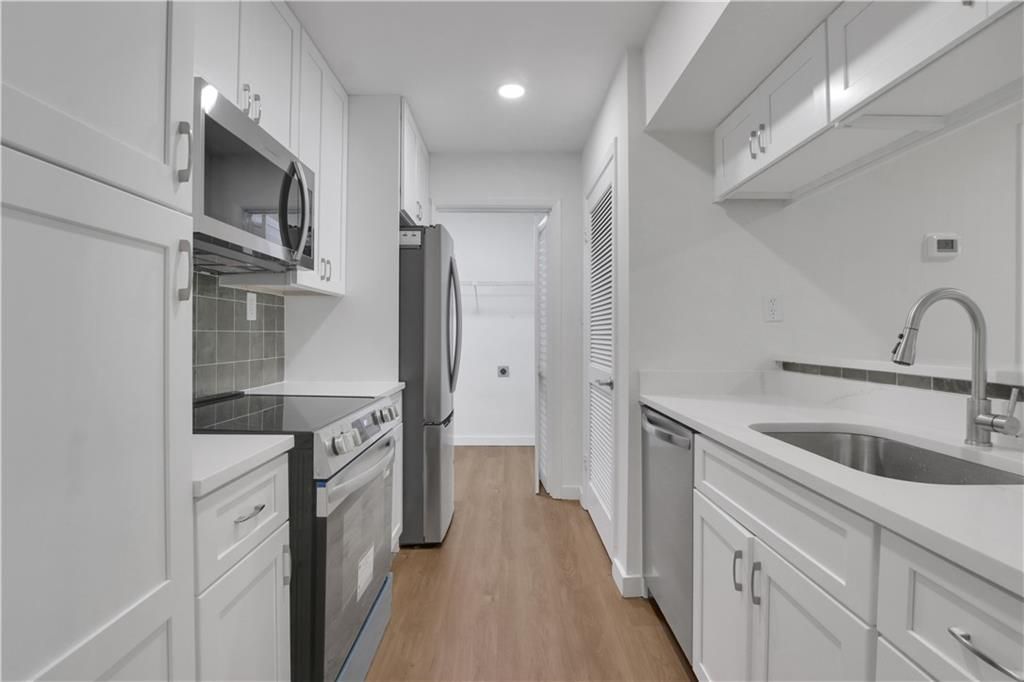 Image 1 of property listing at 122 Tuxworth Circle, Decatur, GA 30033