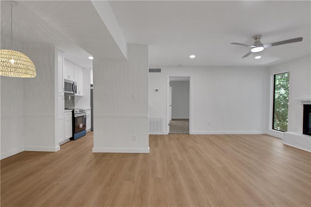 Image 10 of property listing at 122 Tuxworth Circle, Decatur, GA 30033