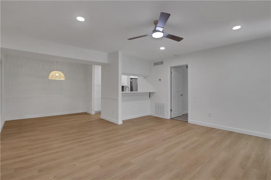 Image 11 of property listing at 122 Tuxworth Circle, Decatur, GA 30033