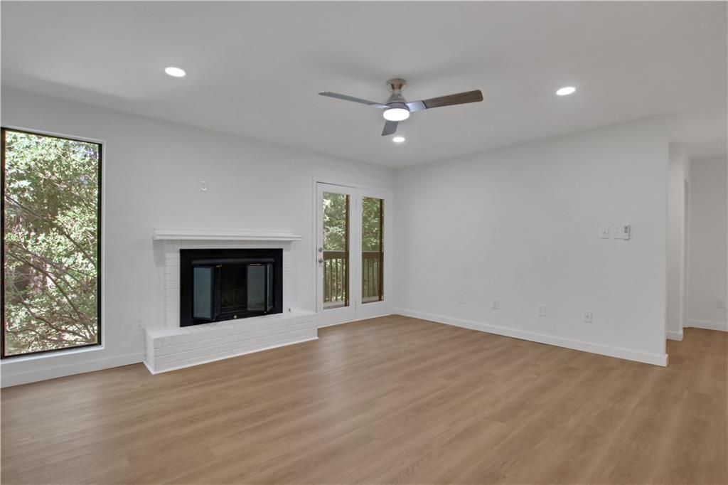 Image 13 of property listing at 122 Tuxworth Circle, Decatur, GA 30033