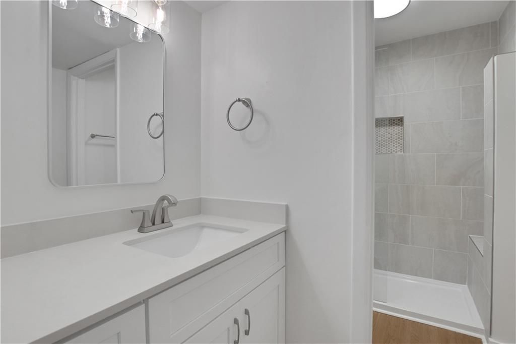 Image 16 of property listing at 122 Tuxworth Circle, Decatur, GA 30033