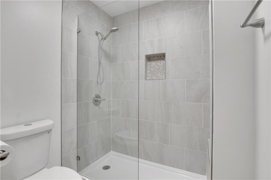Image 18 of property listing at 122 Tuxworth Circle, Decatur, GA 30033