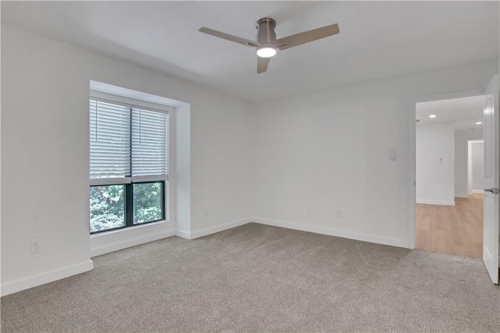 Image 19 of property listing at 122 Tuxworth Circle, Decatur, GA 30033