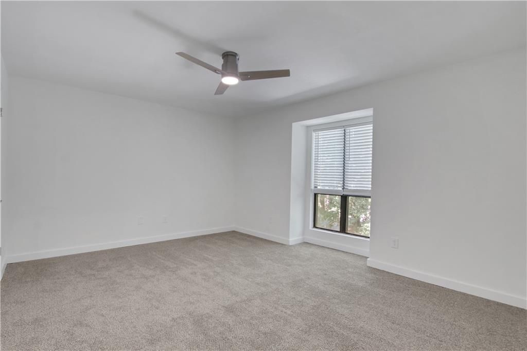 Image 20 of property listing at 122 Tuxworth Circle, Decatur, GA 30033