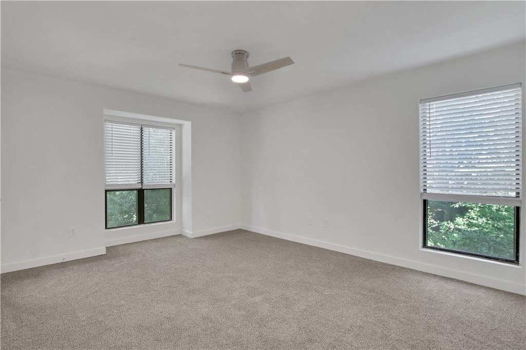 Image 24 of property listing at 122 Tuxworth Circle, Decatur, GA 30033