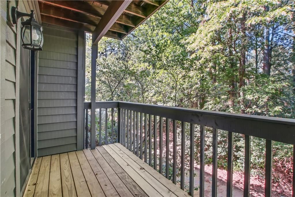 Image 25 of property listing at 122 Tuxworth Circle, Decatur, GA 30033