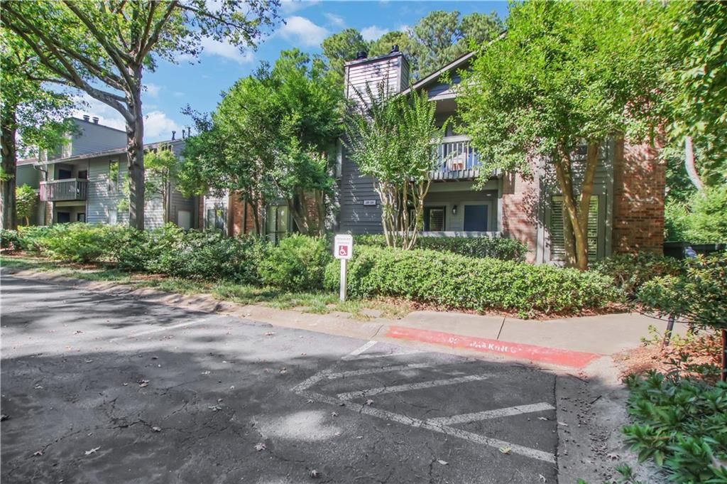 Image 28 of property listing at 122 Tuxworth Circle, Decatur, GA 30033