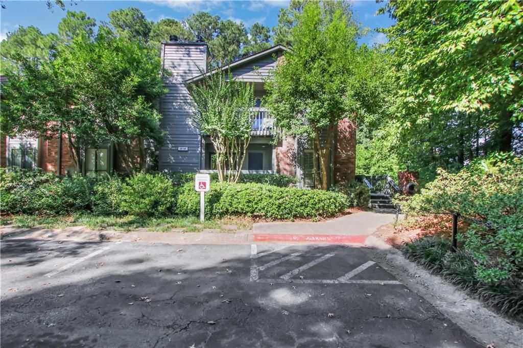 Image 29 of property listing at 122 Tuxworth Circle, Decatur, GA 30033