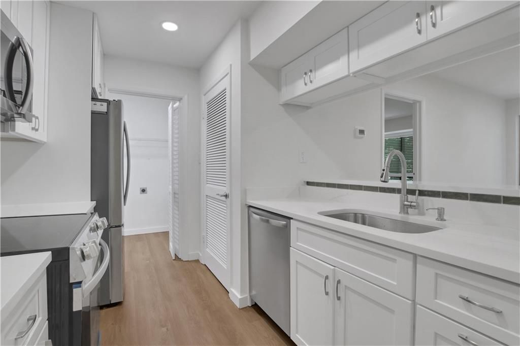 Image 3 of property listing at 122 Tuxworth Circle, Decatur, GA 30033