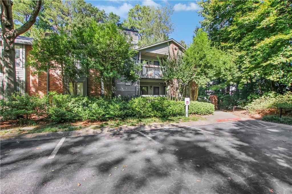 Image 30 of property listing at 122 Tuxworth Circle, Decatur, GA 30033