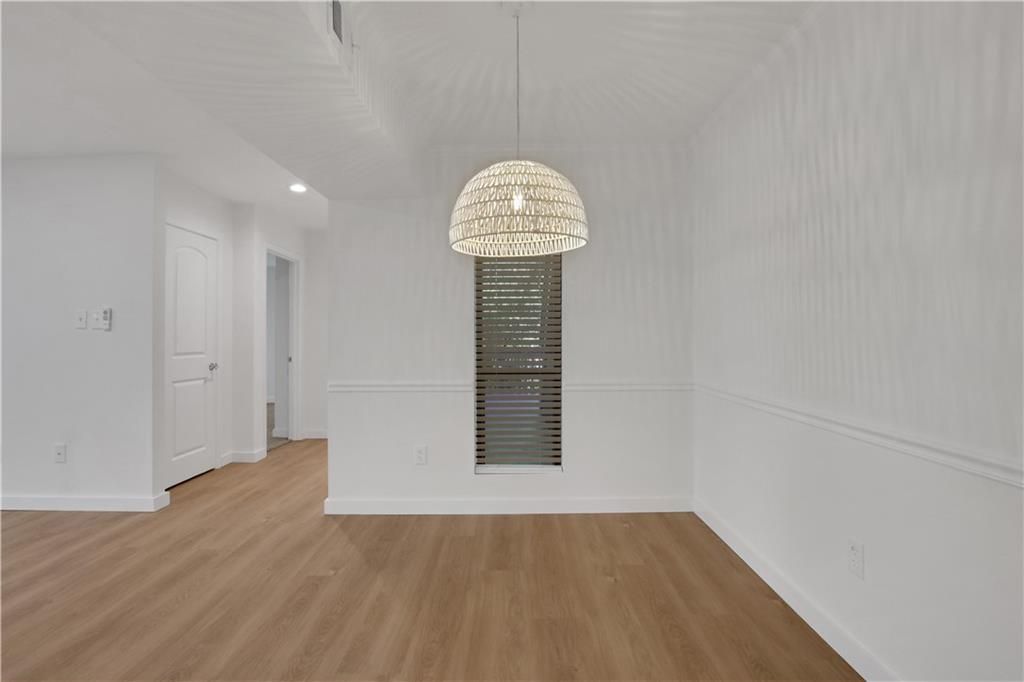 Image 7 of property listing at 122 Tuxworth Circle, Decatur, GA 30033