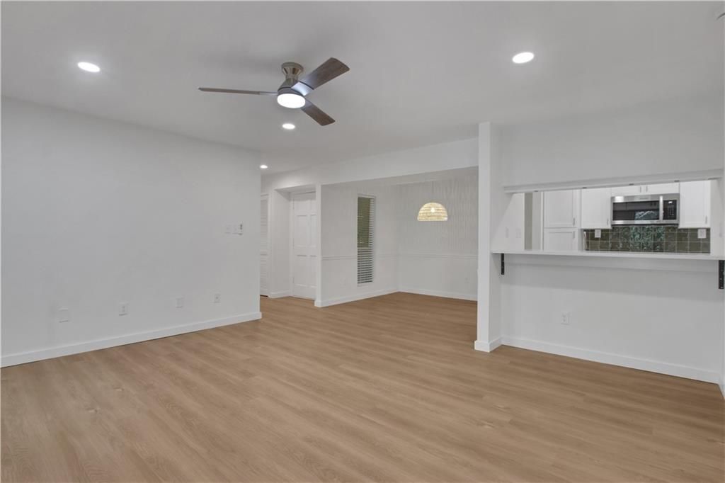 Image 8 of property listing at 122 Tuxworth Circle, Decatur, GA 30033