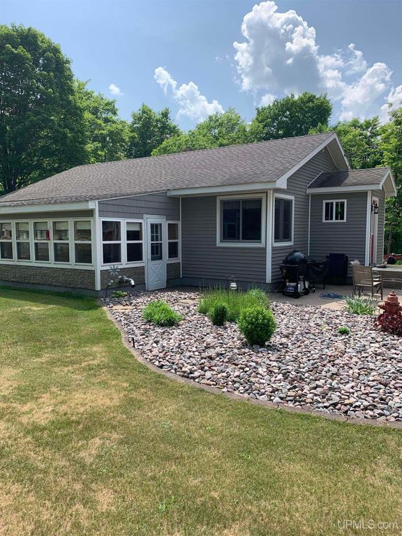 4995 E Slapneck Road, Chatham, MI 49816