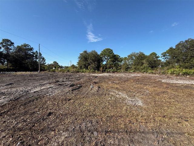 1171 E Barfield St, Lehigh Acres, FL 33974