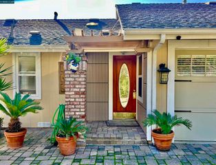 35 Kent Ct., Moraga, CA 94556