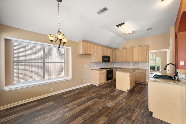 1916 Austin Street, Mansfield, TX 76063