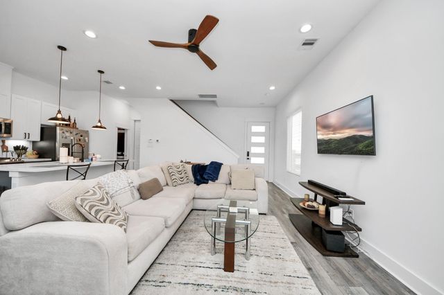 1066 Mansfield Street, Houston, TX 77091