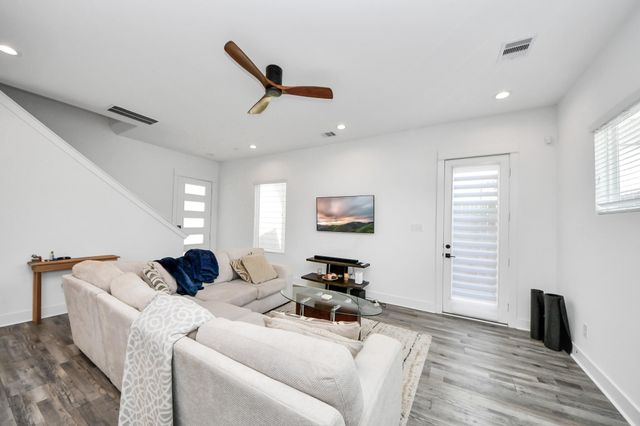 1066 Mansfield Street, Houston, TX 77091