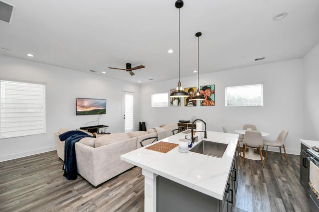 1066 Mansfield Street, Houston, TX 77091