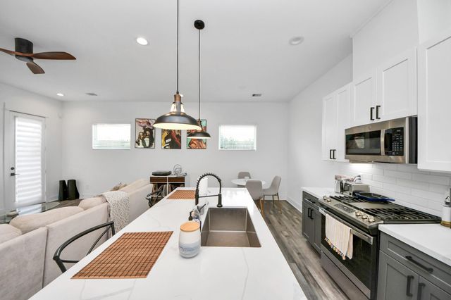 1066 Mansfield Street, Houston, TX 77091