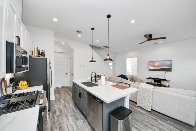 1066 Mansfield Street, Houston, TX 77091