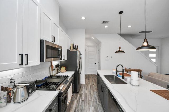 1066 Mansfield Street, Houston, TX 77091